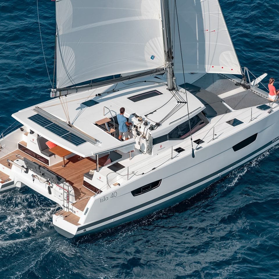 Catamaran Fountaine Pajot Isla 40 naviguant en mer