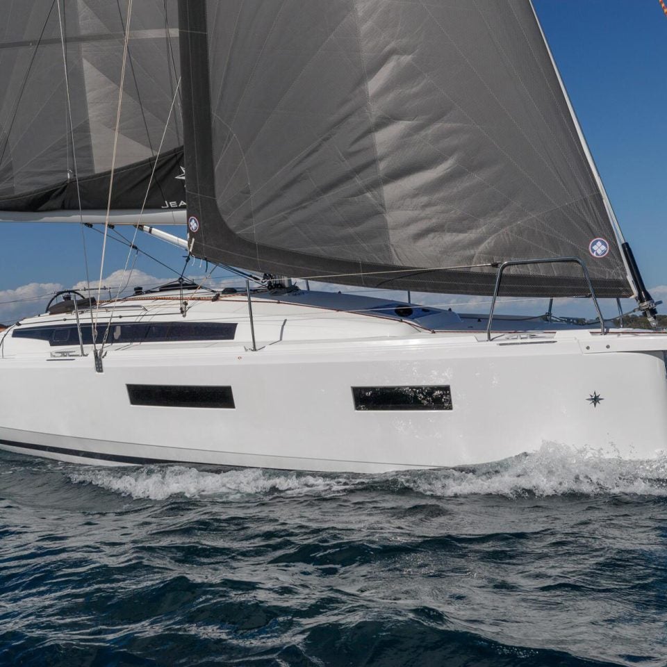 Jeanneau Sun Odyssey 350 en train de naviguer