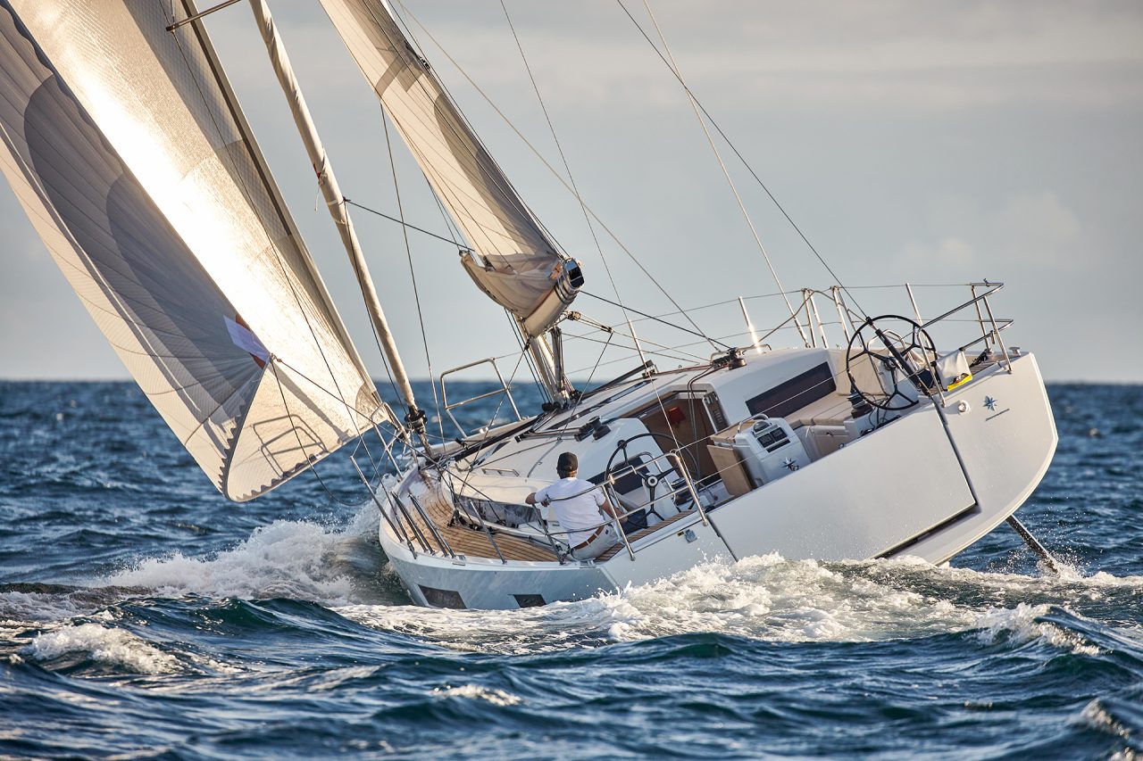 Jeanneau Sun Odyssey 490 sailing