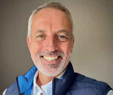 Andrew Regan Courtier chez DYS