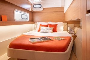 Cabine à couchette double du Bali Catspace avec fenêtre latérale
