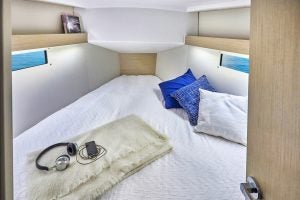 Cabine du Beneteau 34.1 avec double couchette