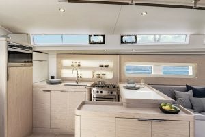Cuisine en forme de U du monocoque de luxe Oceanis Yacht 54