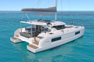 Exterior stern view of the Lagoon 38 from