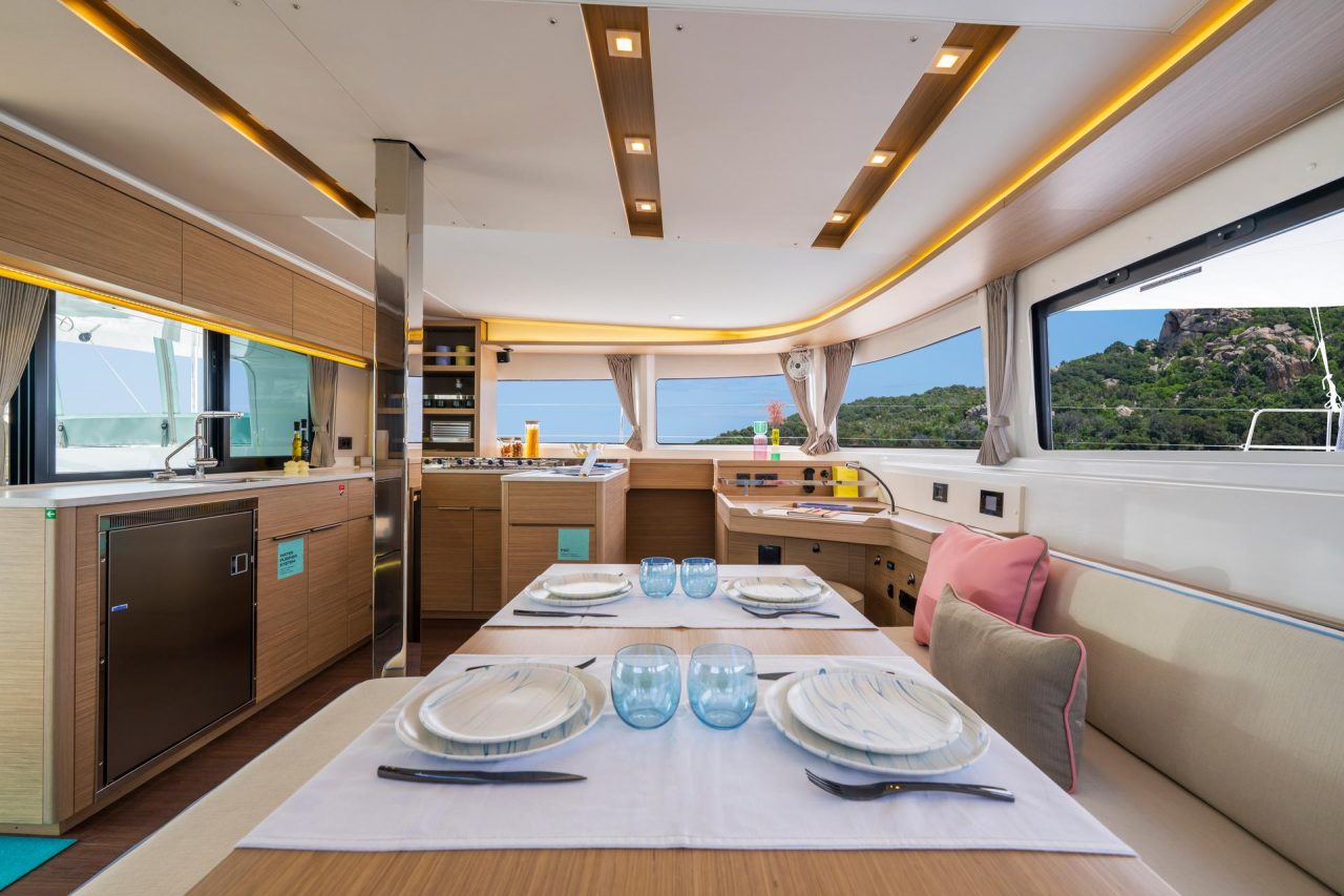 Lagoon 46 saloon